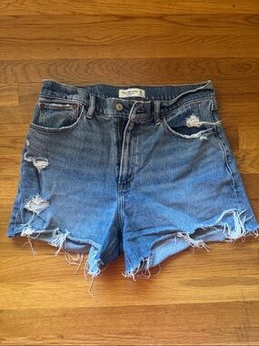 Abercrombie & Fitch Curve Love 4” Mom Short High Rise Distressed Denim Shorts